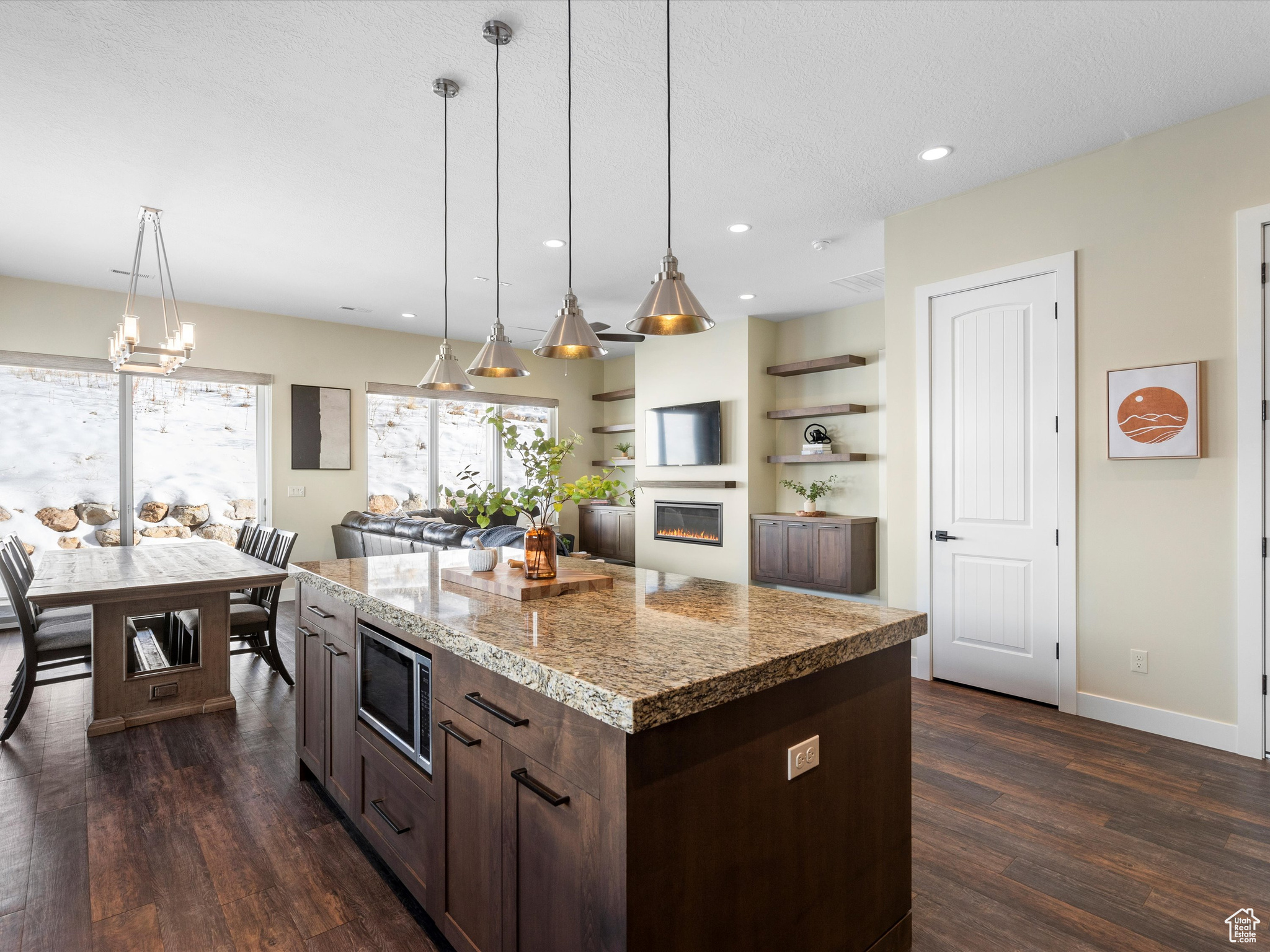 5943 E BIG HORN PKWY