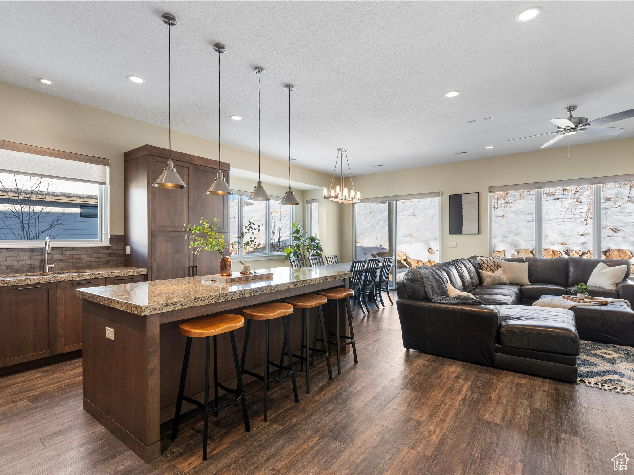 5943 E BIG HORN PKWY