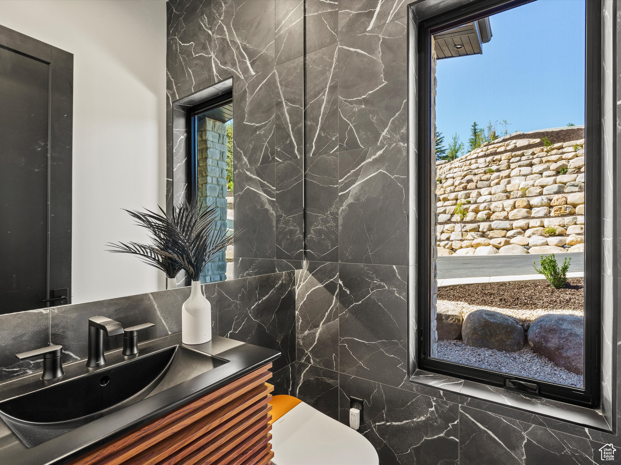 6858 E SUMMIT PEAK CIR