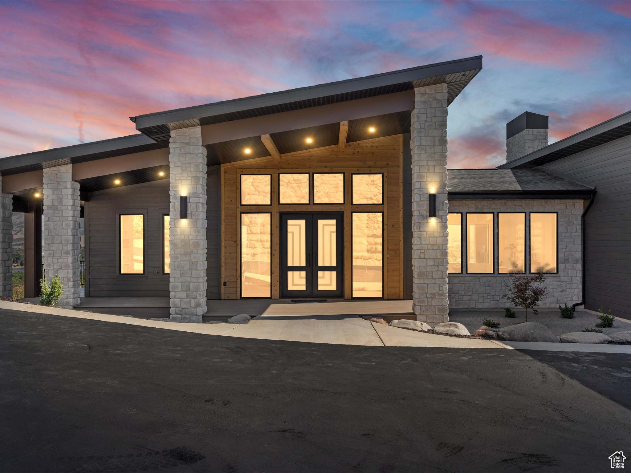 6858 E SUMMIT PEAK CIR