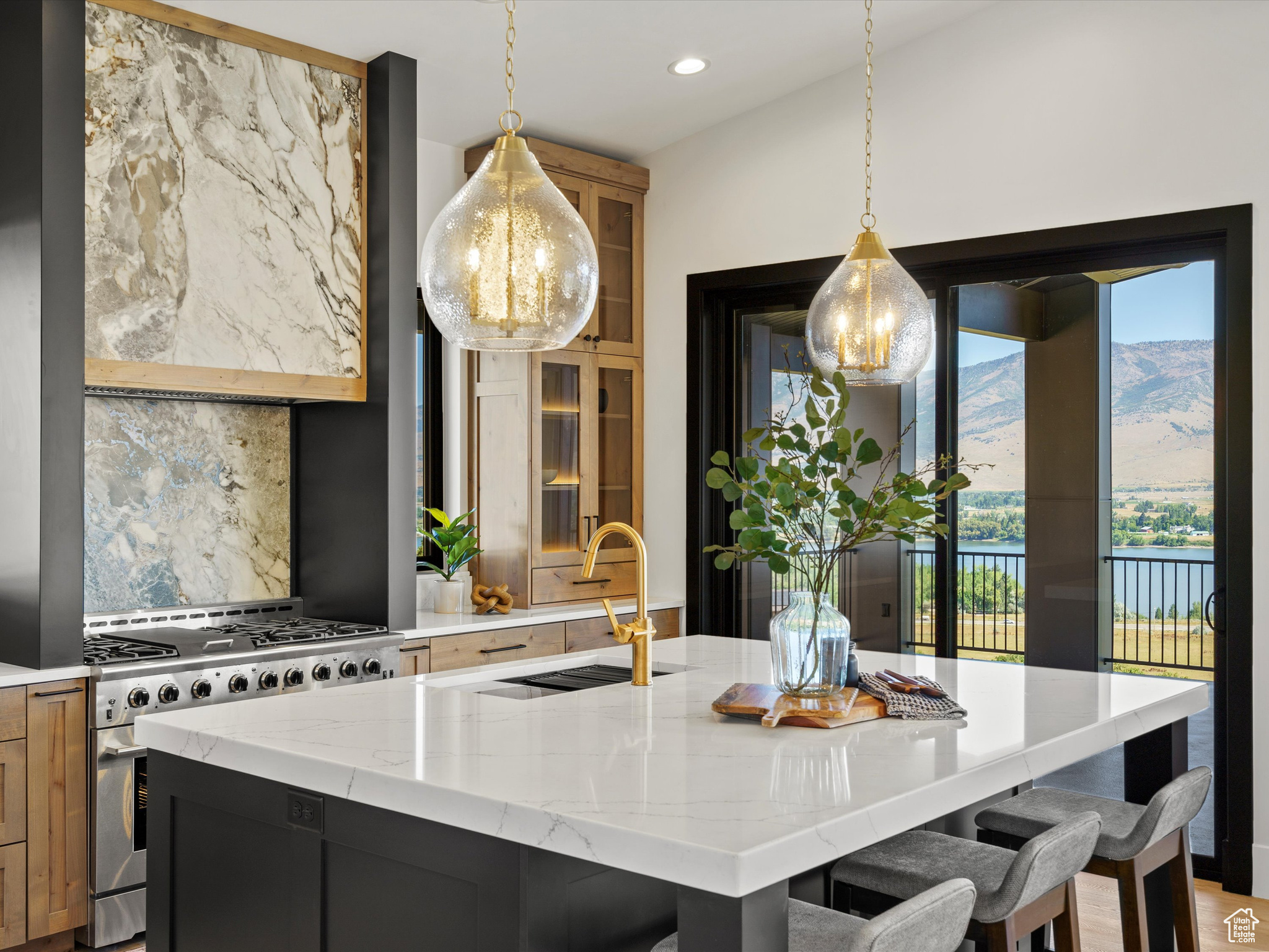6858 E SUMMIT PEAK CIR