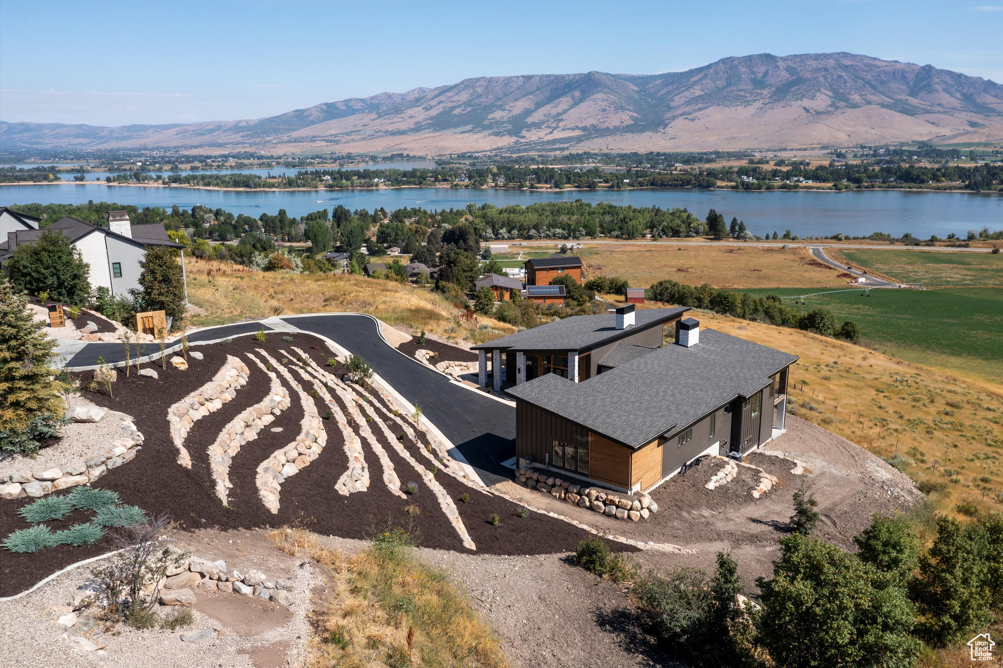 6858 E SUMMIT PEAK CIR