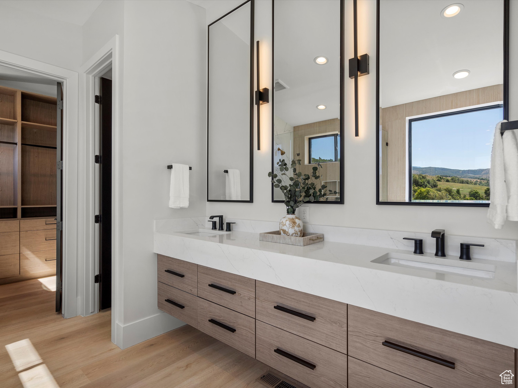 6858 E SUMMIT PEAK CIR