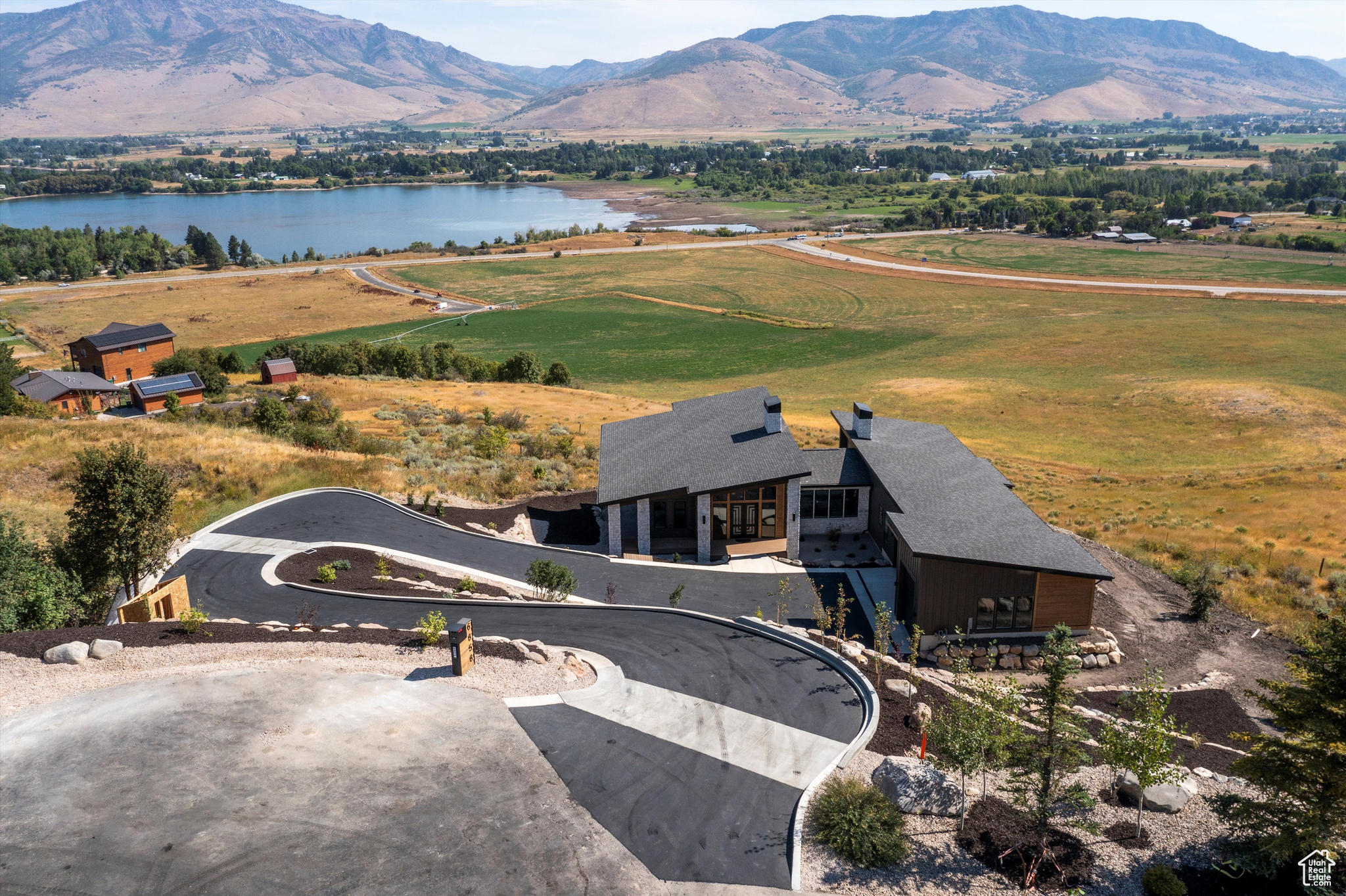 6858 E SUMMIT PEAK CIR