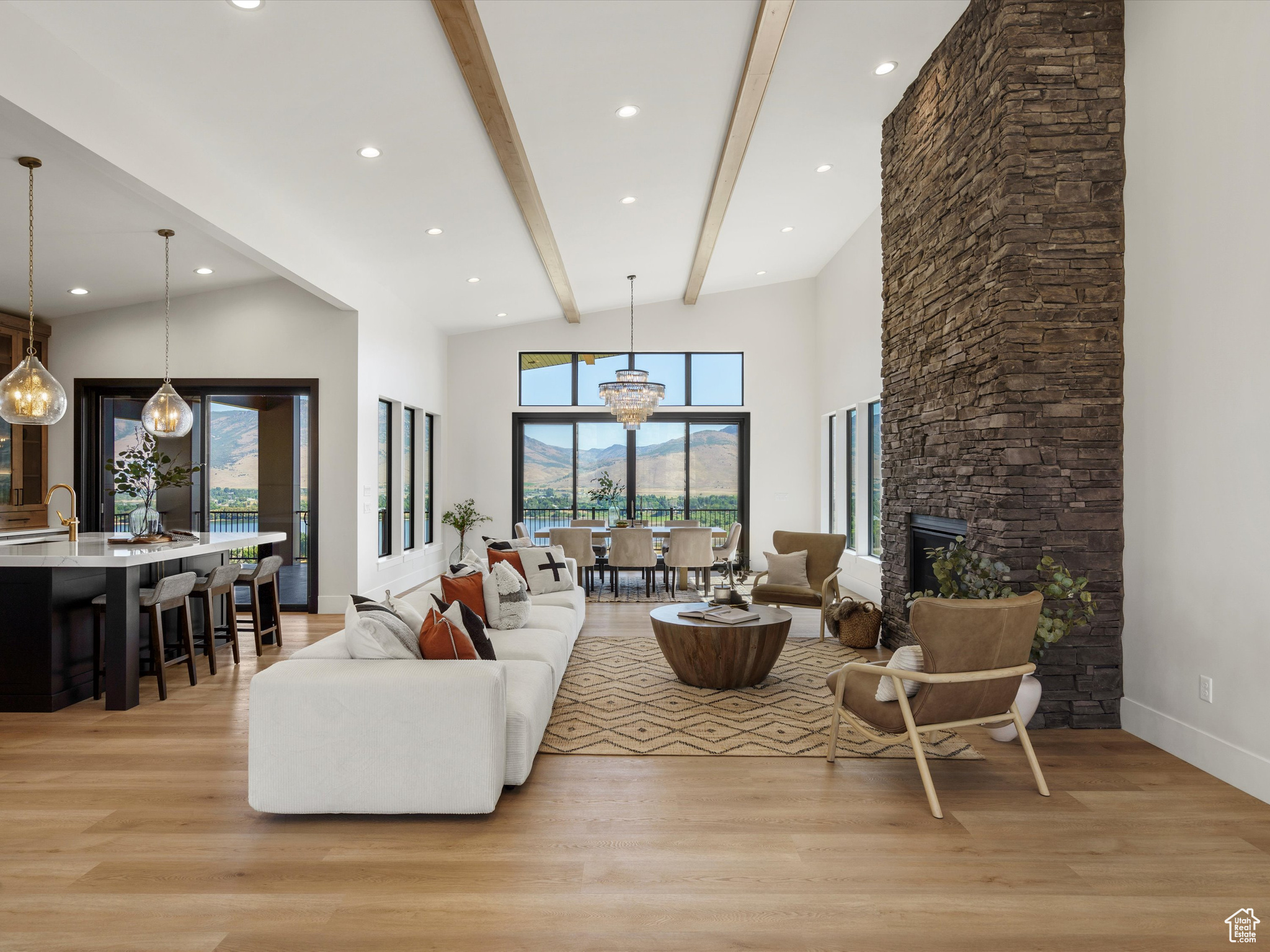 6858 E SUMMIT PEAK CIR