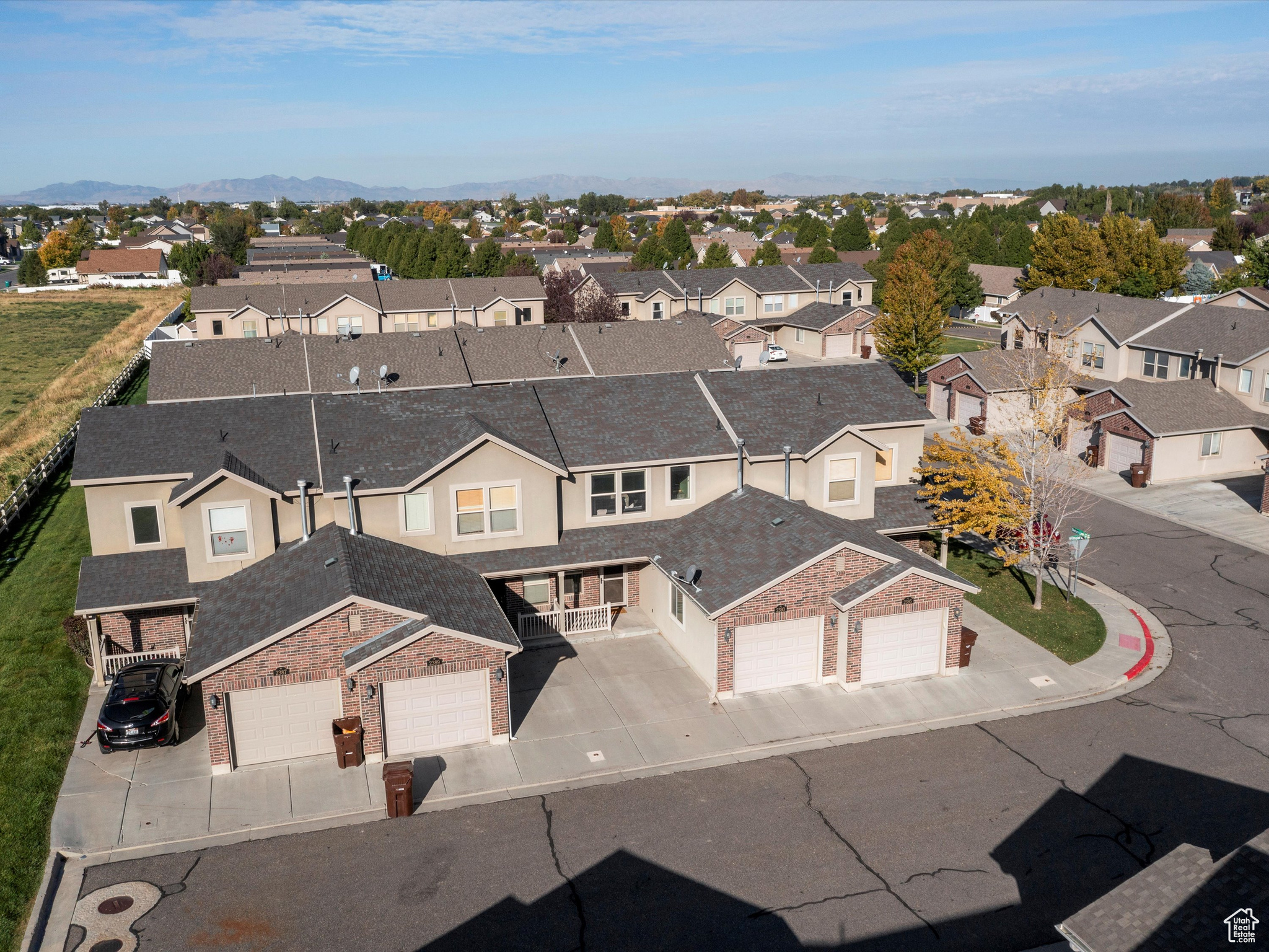 2393 WELLINGTON DR