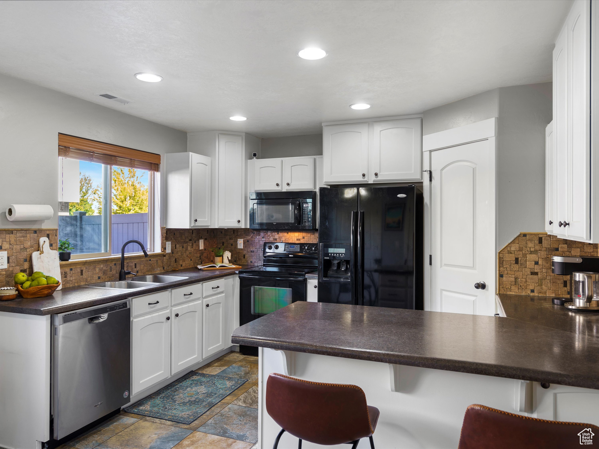 2393 WELLINGTON DR