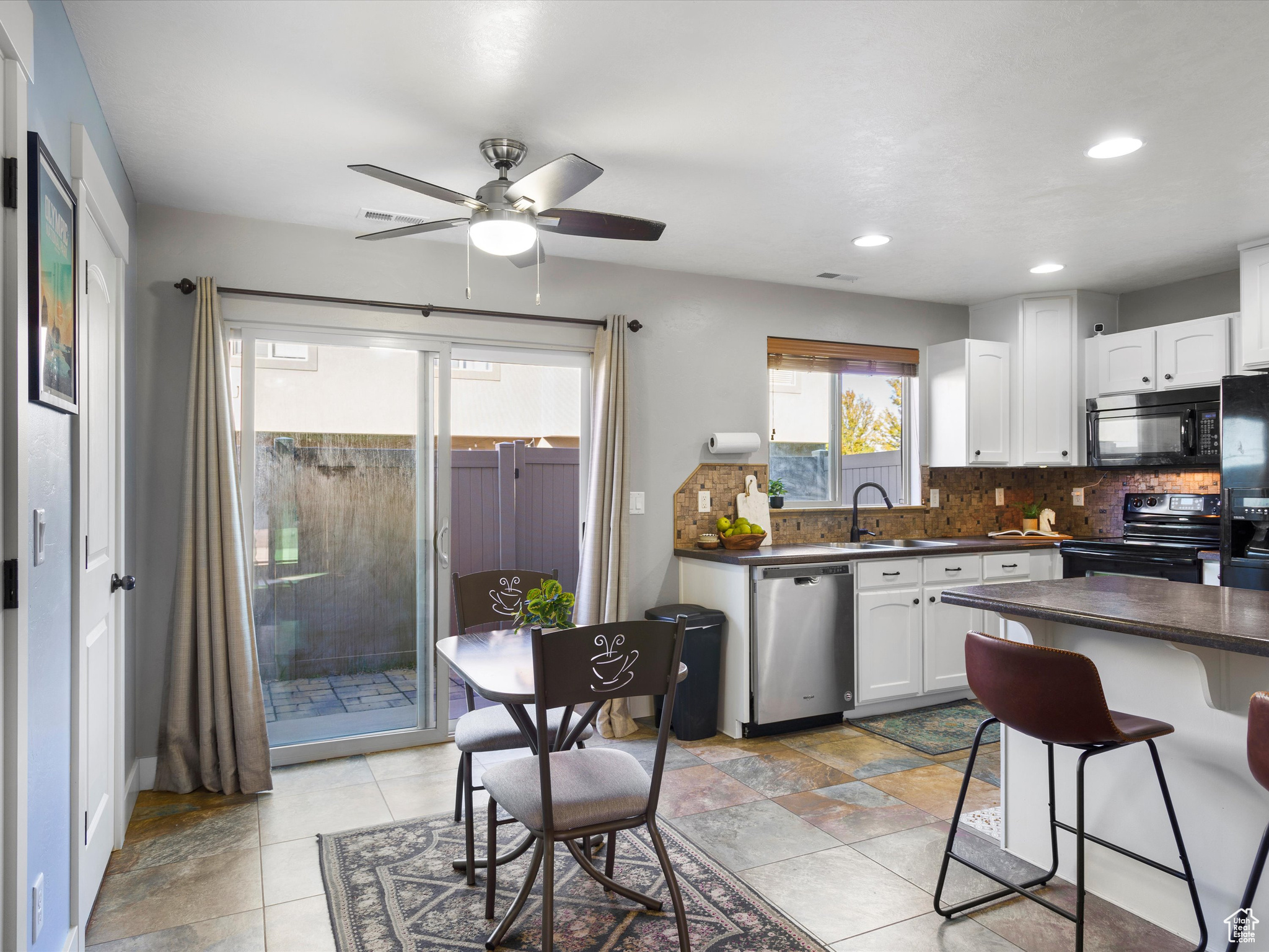 2393 WELLINGTON DR