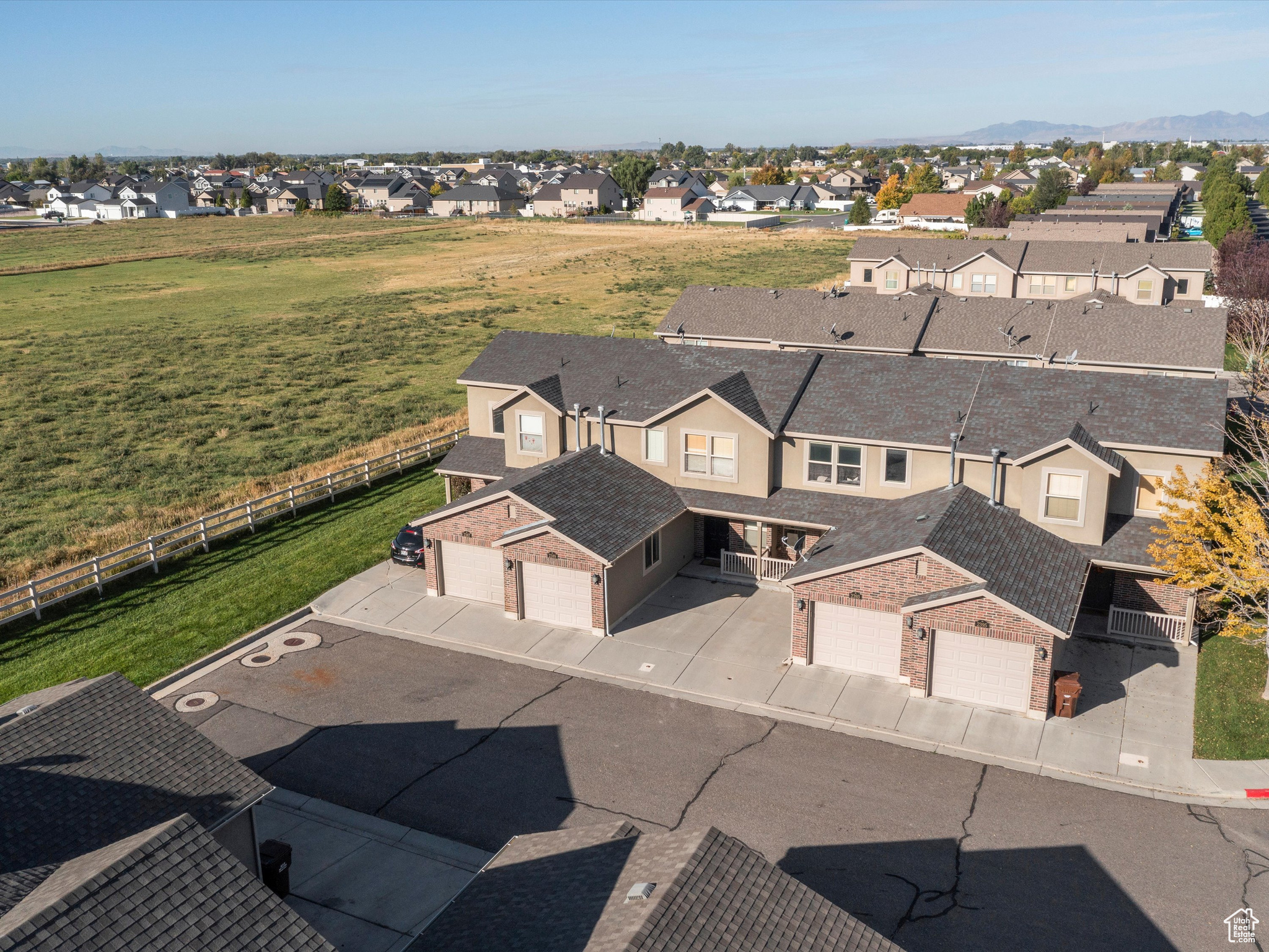 2393 WELLINGTON DR