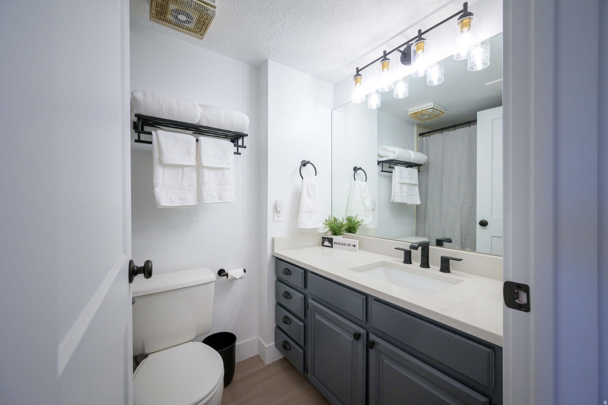 3615 N WOLF LODGE DR #402