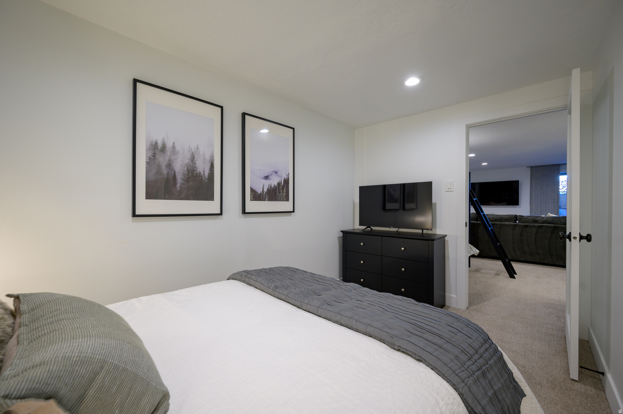 3615 N WOLF LODGE DR #402