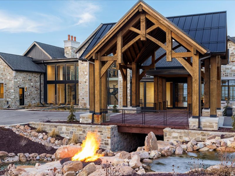 5734 E LEWIS POINT CIR