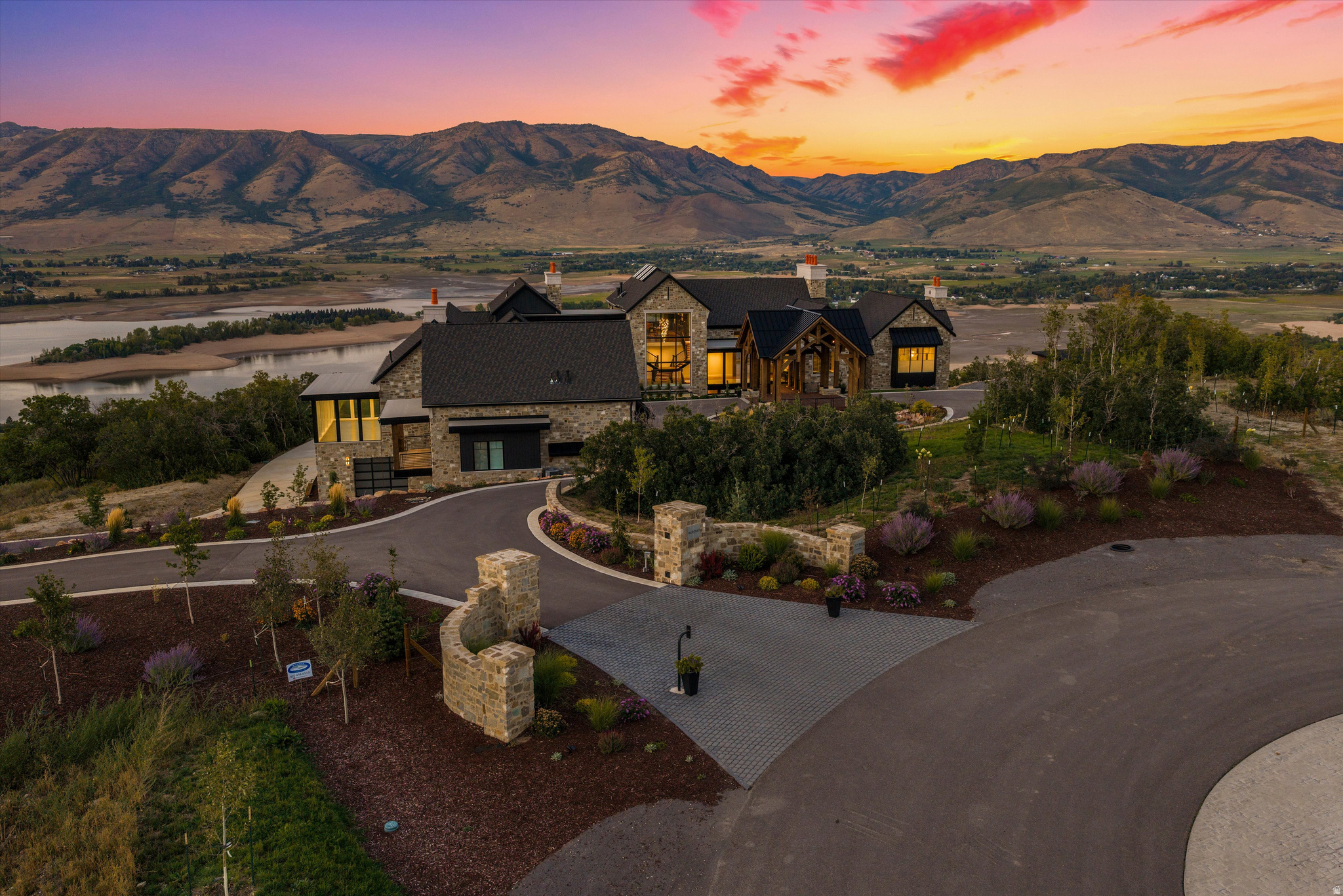 5734 E LEWIS POINT CIR
