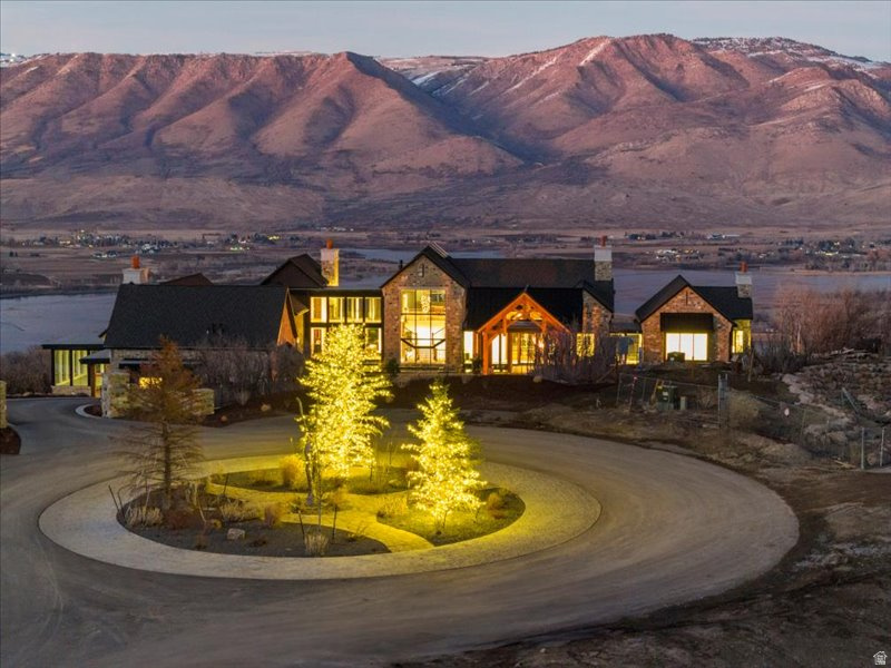 5734 E LEWIS POINT CIR