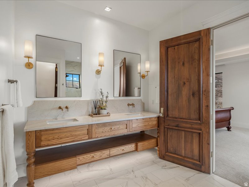 5734 E LEWIS POINT CIR