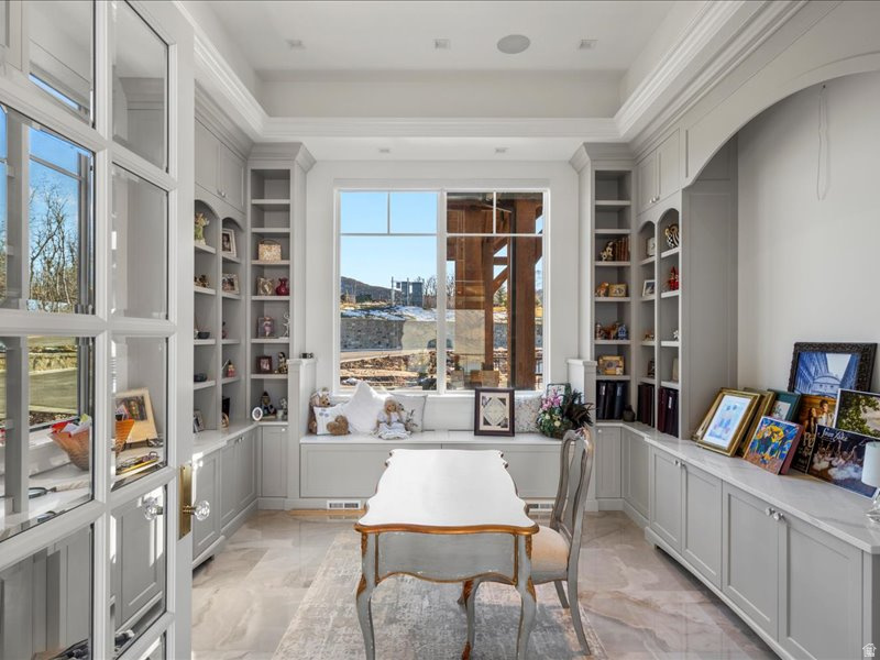 5734 E LEWIS POINT CIR