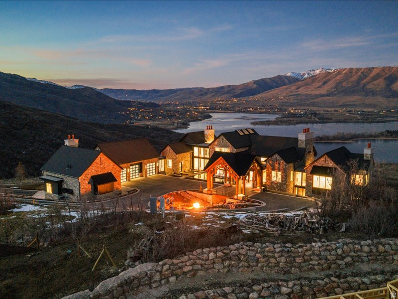 5734 E LEWIS POINT CIR