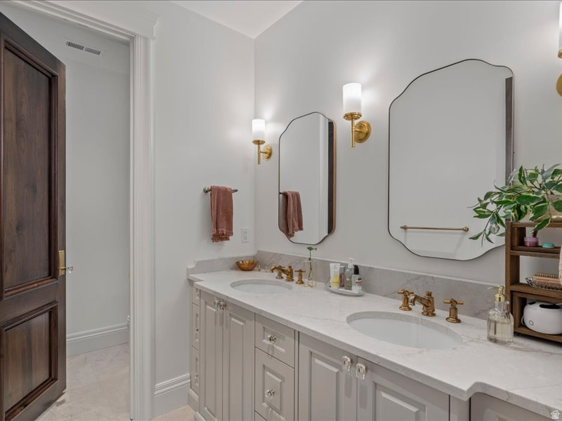 5734 E LEWIS POINT CIR