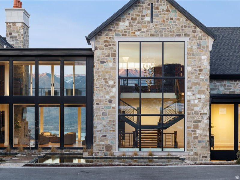 5734 E LEWIS POINT CIR