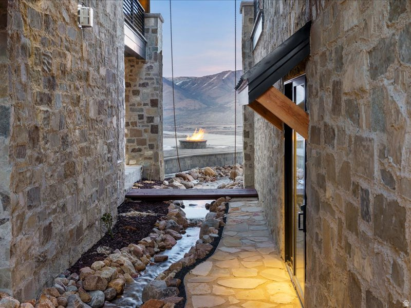 5734 E LEWIS POINT CIR