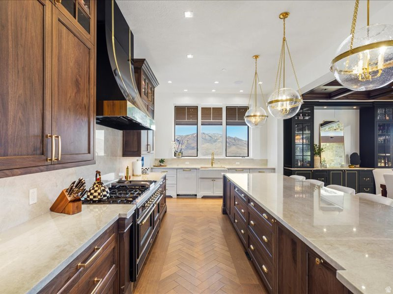 5734 E LEWIS POINT CIR