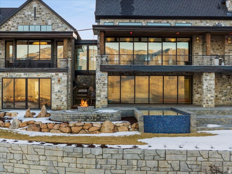 5734 E LEWIS POINT CIR