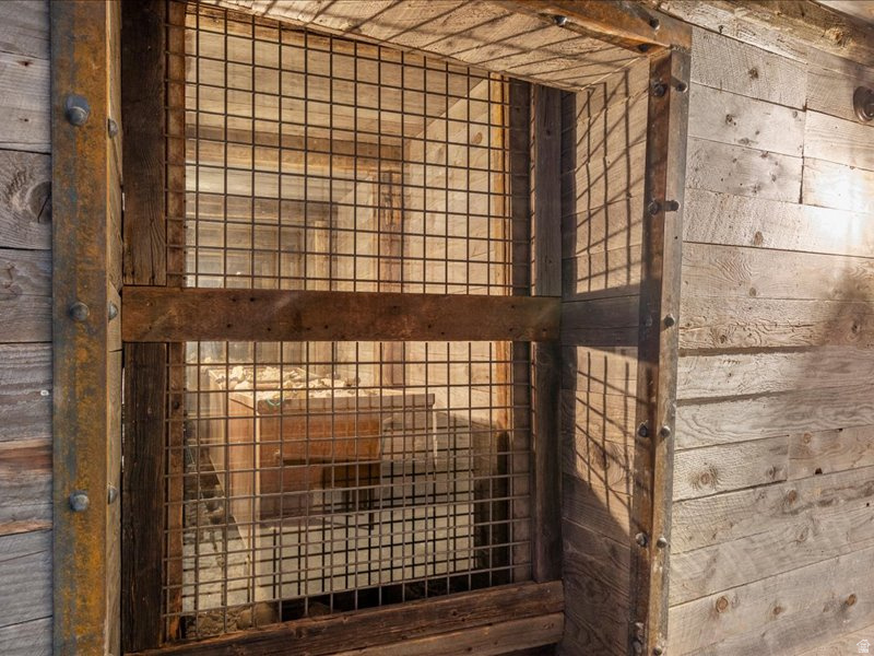 5734 E LEWIS POINT CIR