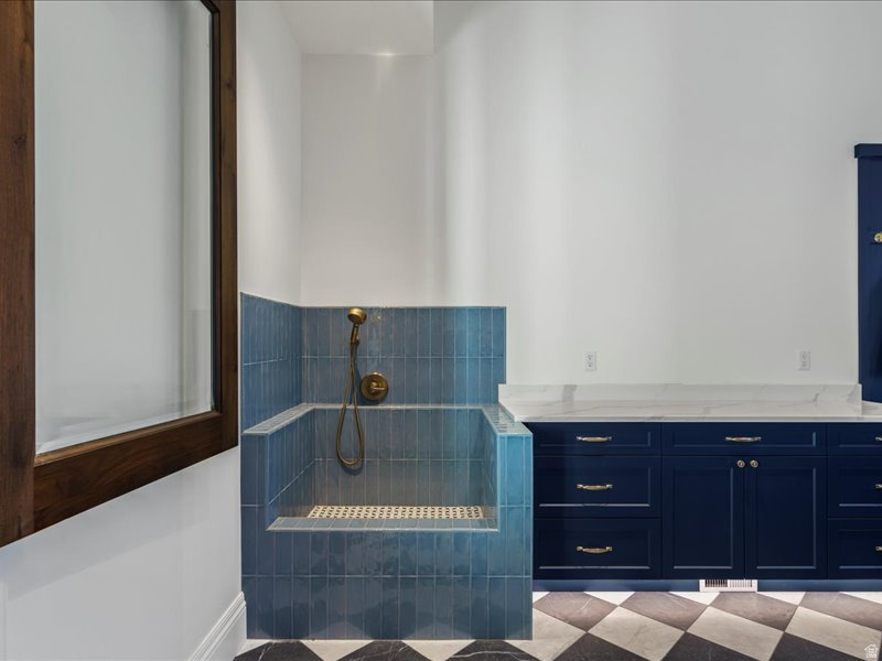 5734 E LEWIS POINT CIR