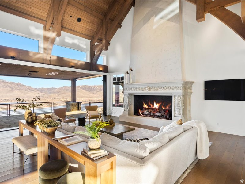 5734 E LEWIS POINT CIR