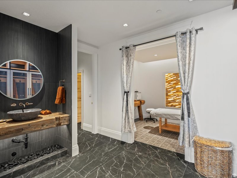 5734 E LEWIS POINT CIR