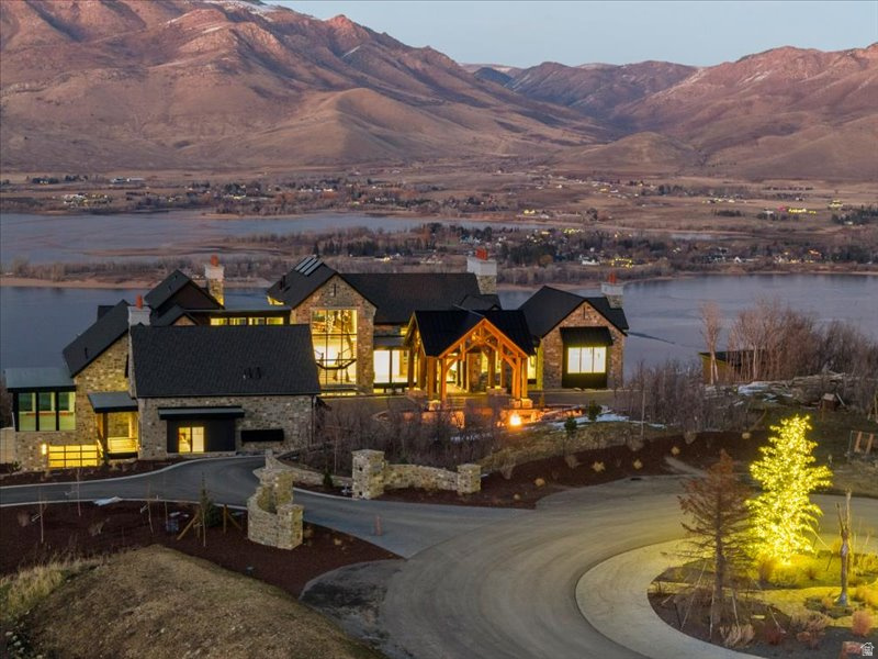 5734 E LEWIS POINT CIR