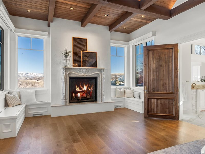 5734 E LEWIS POINT CIR