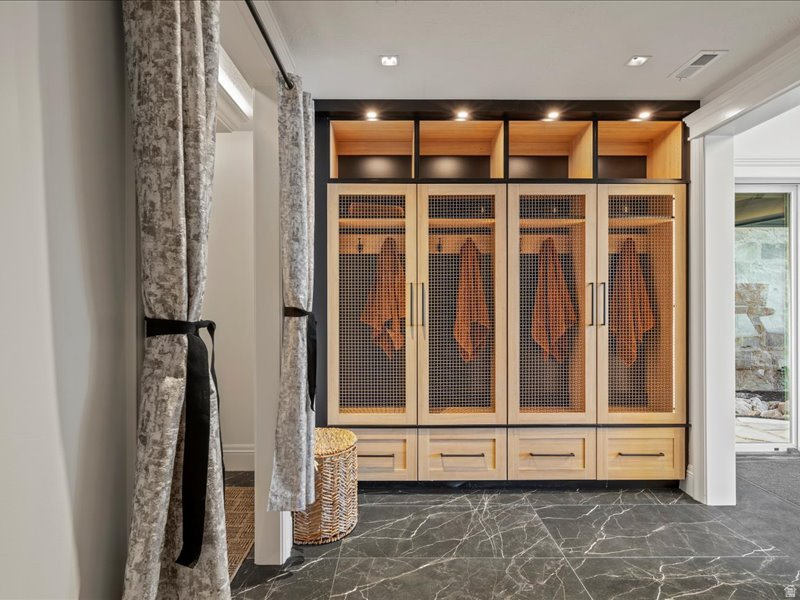 5734 E LEWIS POINT CIR