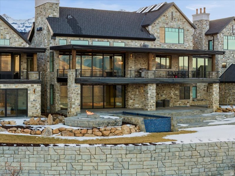 5734 E LEWIS POINT CIR