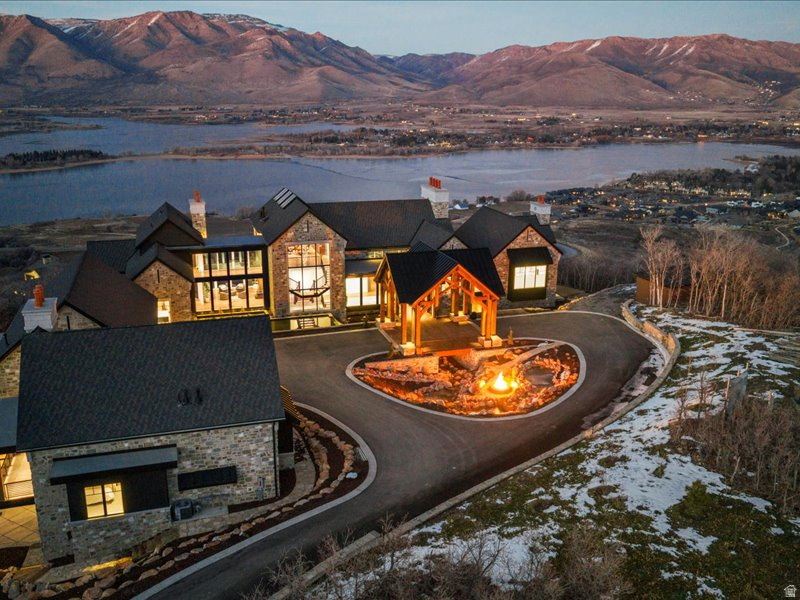 5734 E LEWIS POINT CIR