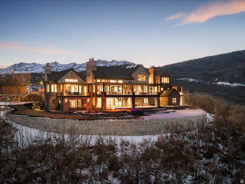 5734 E LEWIS POINT CIR