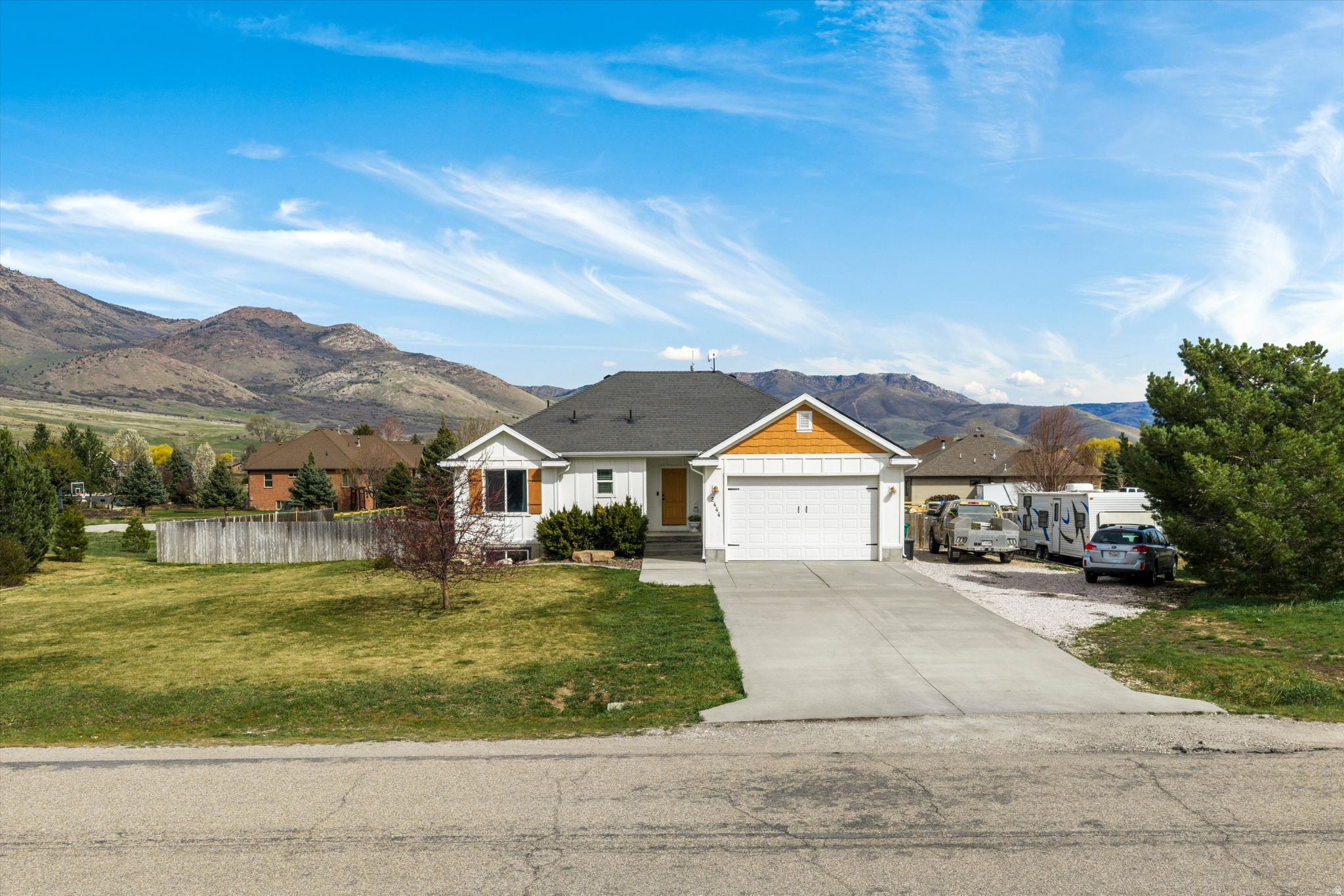 2444 N SIERRA DR