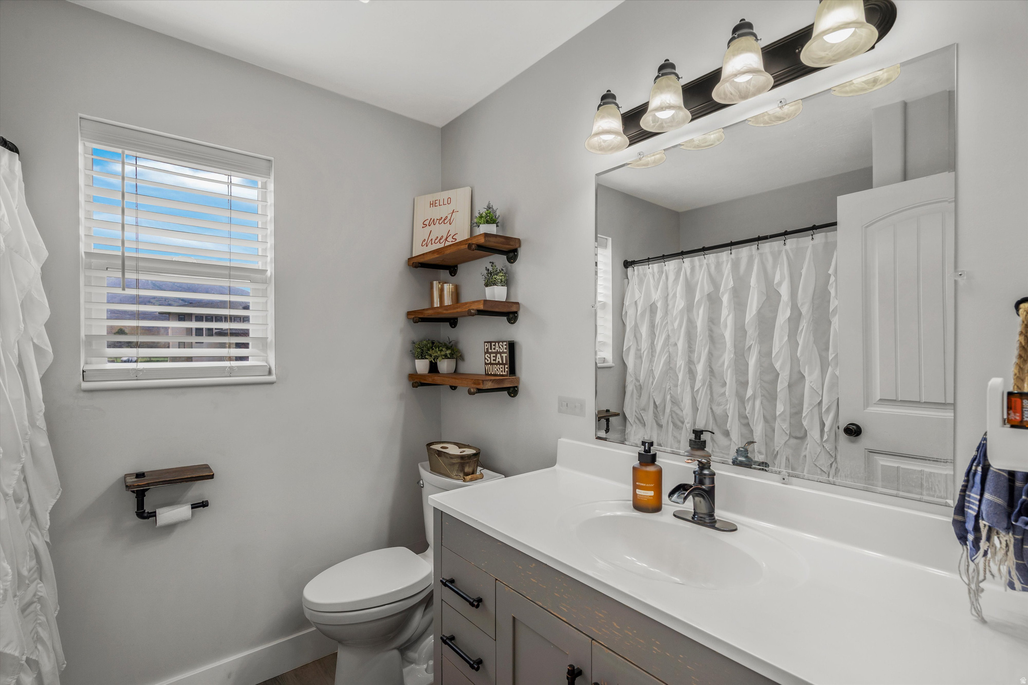 2444 N SIERRA DR