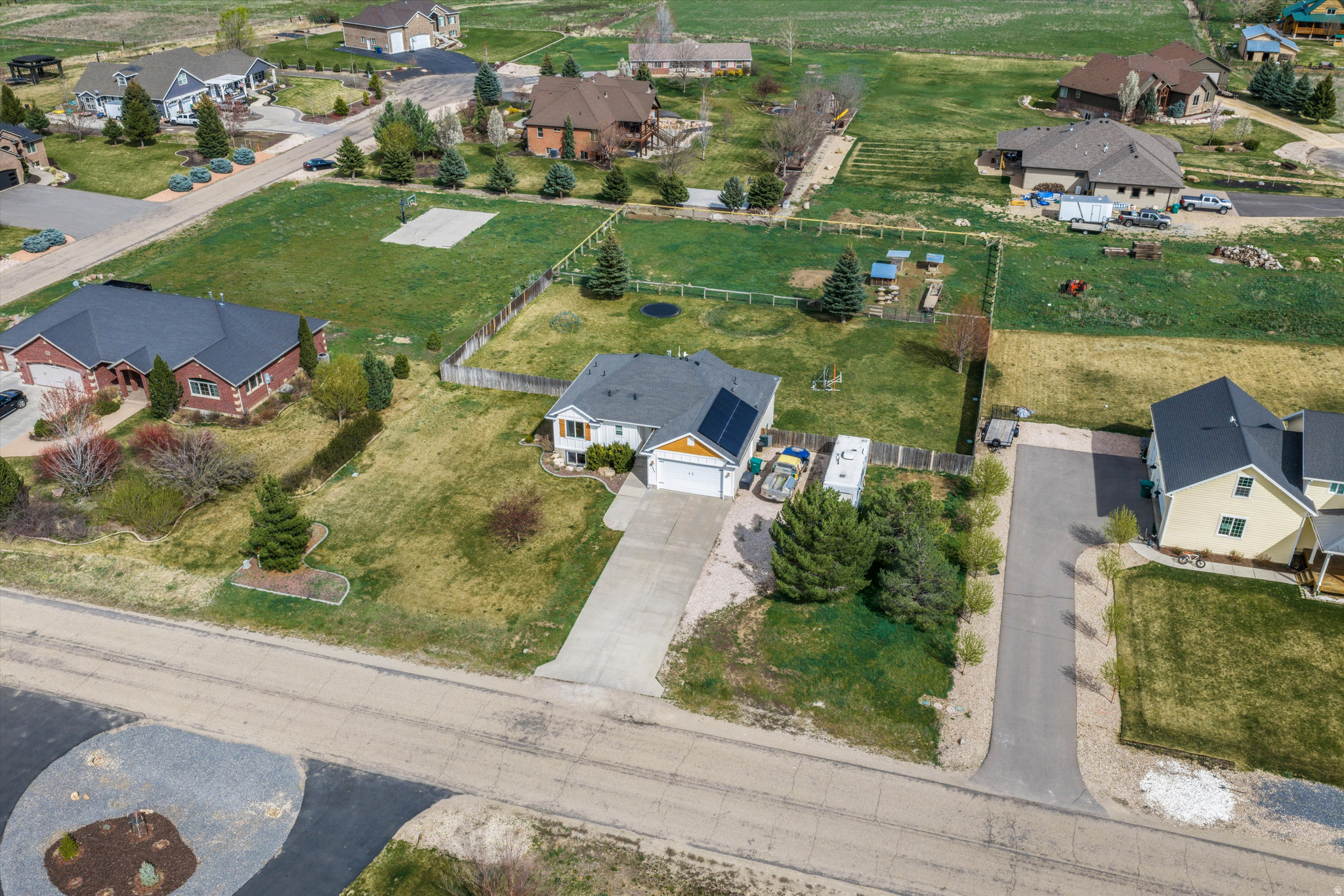 2444 N SIERRA DR
