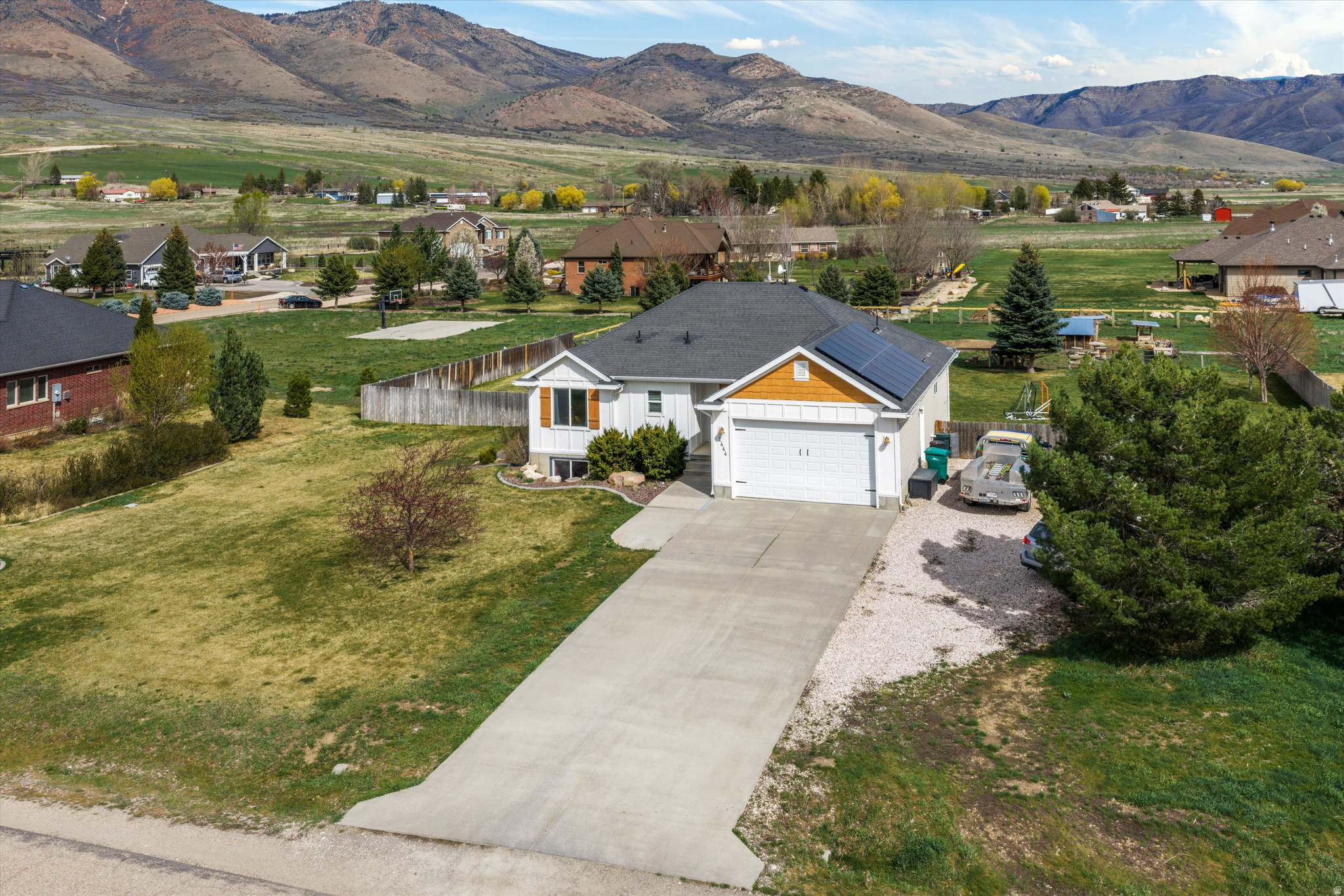 2444 N SIERRA DR