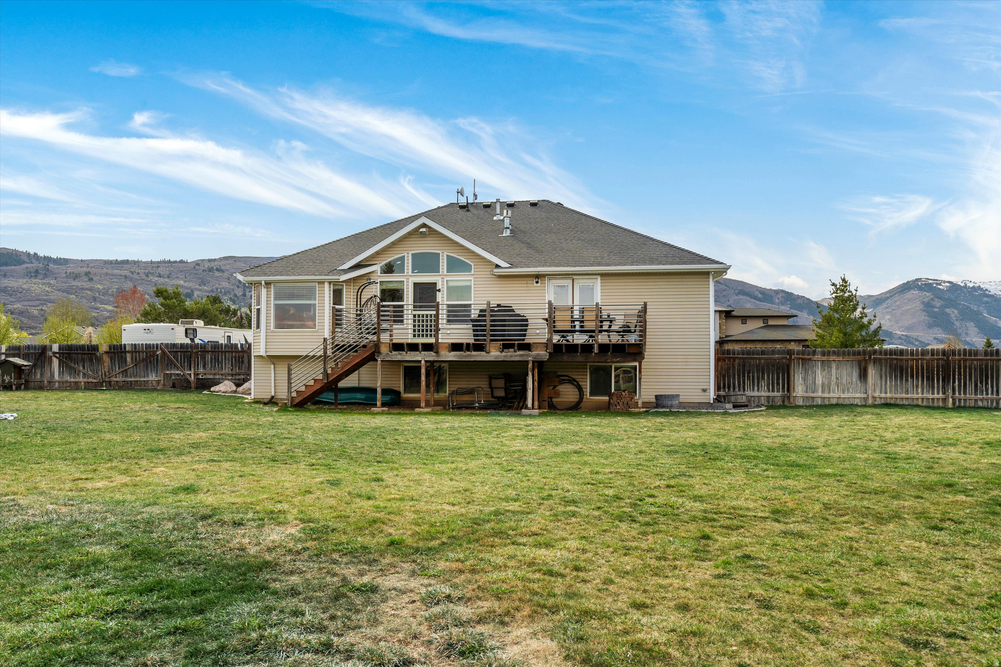 2444 N SIERRA DR