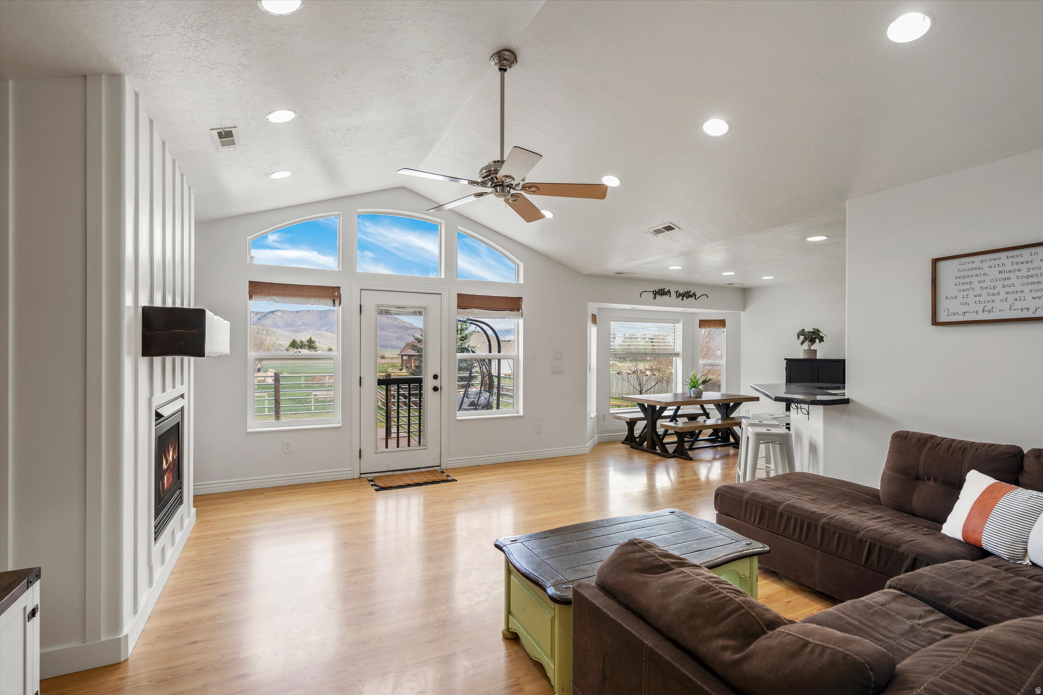 2444 N SIERRA DR