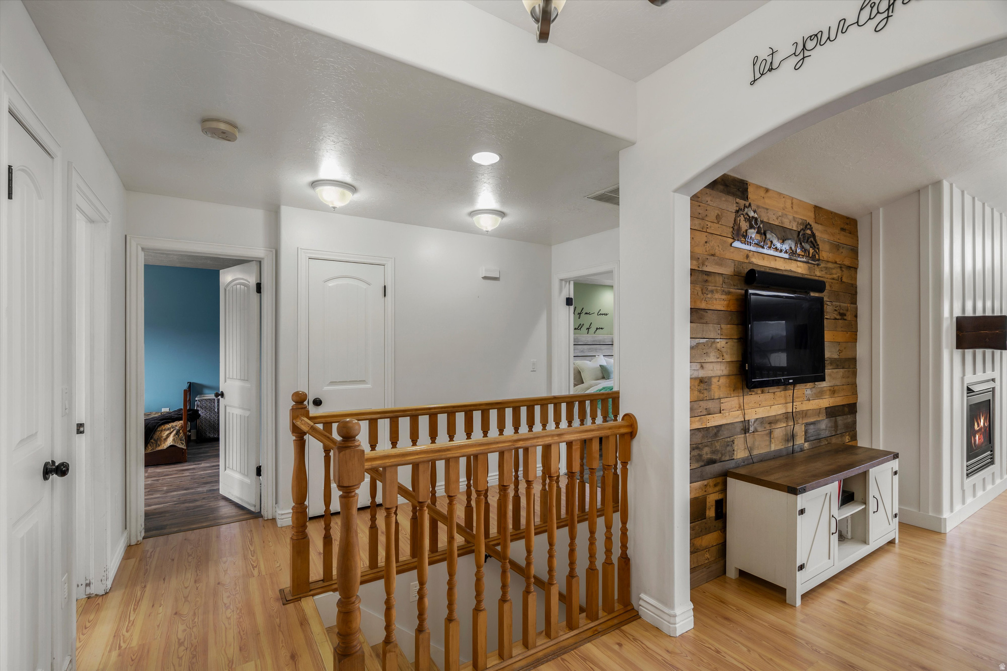 2444 N SIERRA DR