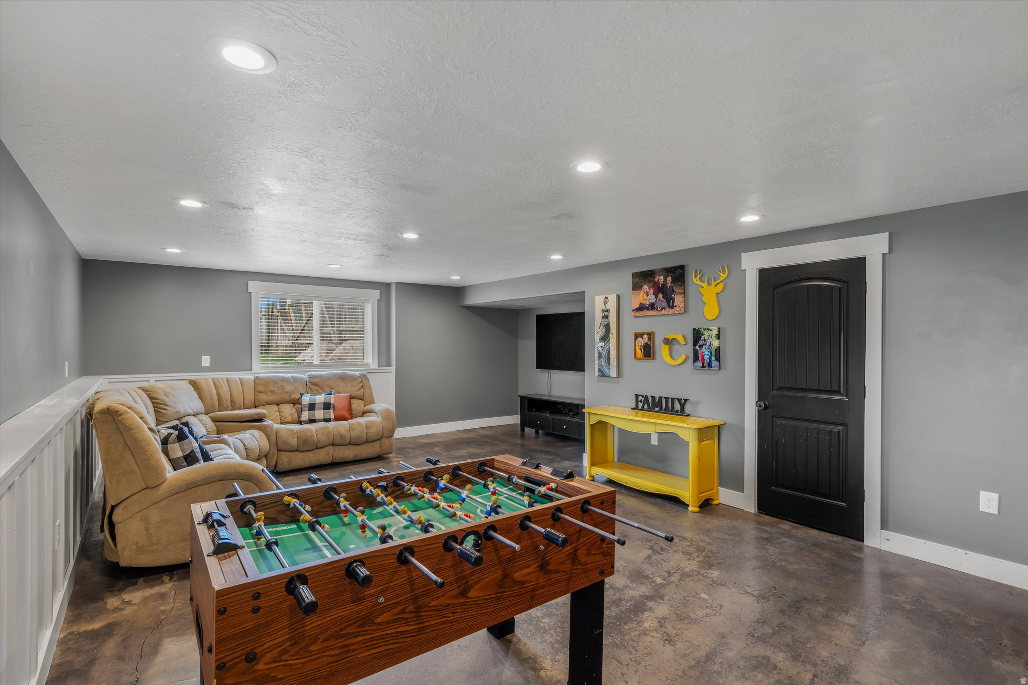 2444 N SIERRA DR