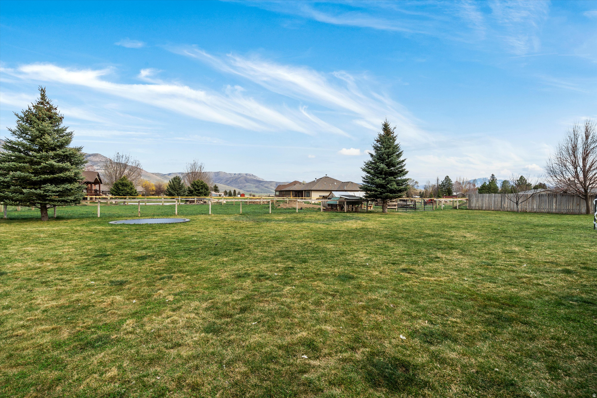 2444 N SIERRA DR