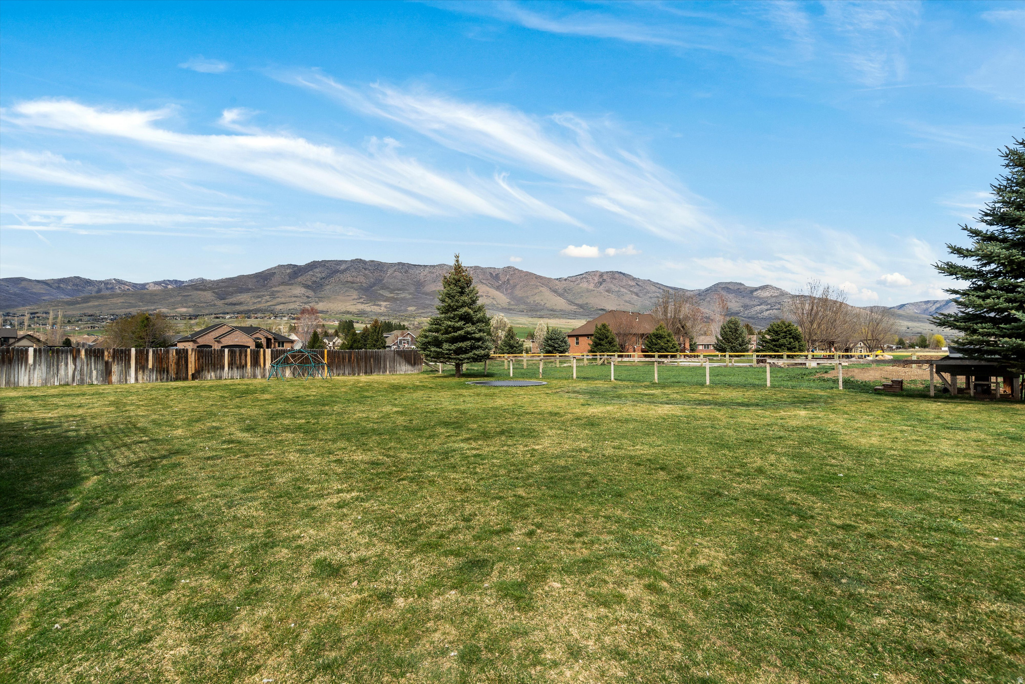 2444 N SIERRA DR