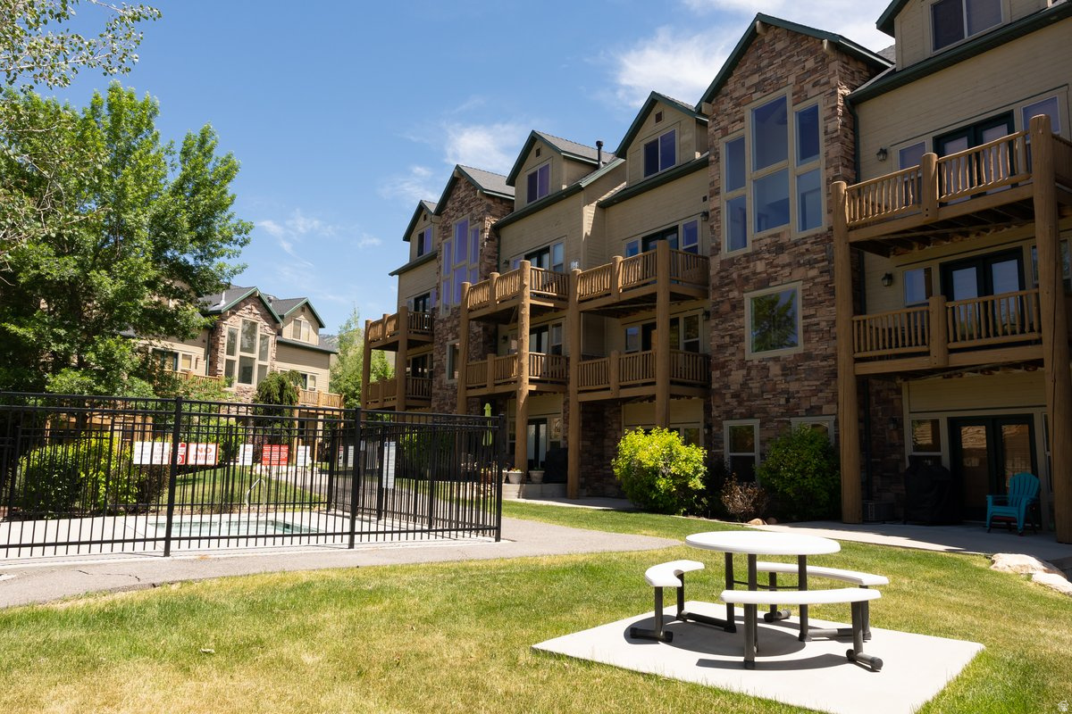 3518 N MOOSE HOLLOW DR #1405