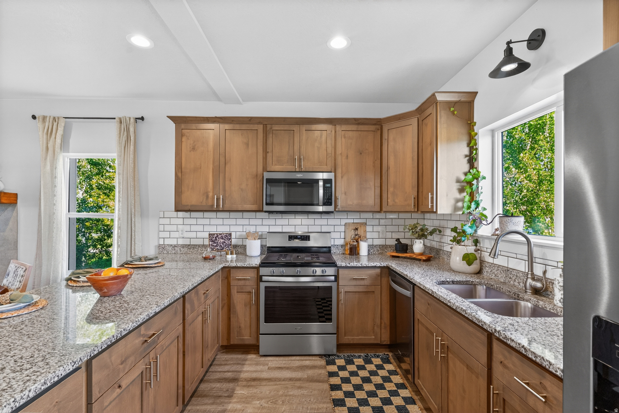 681 W ISLAND RD