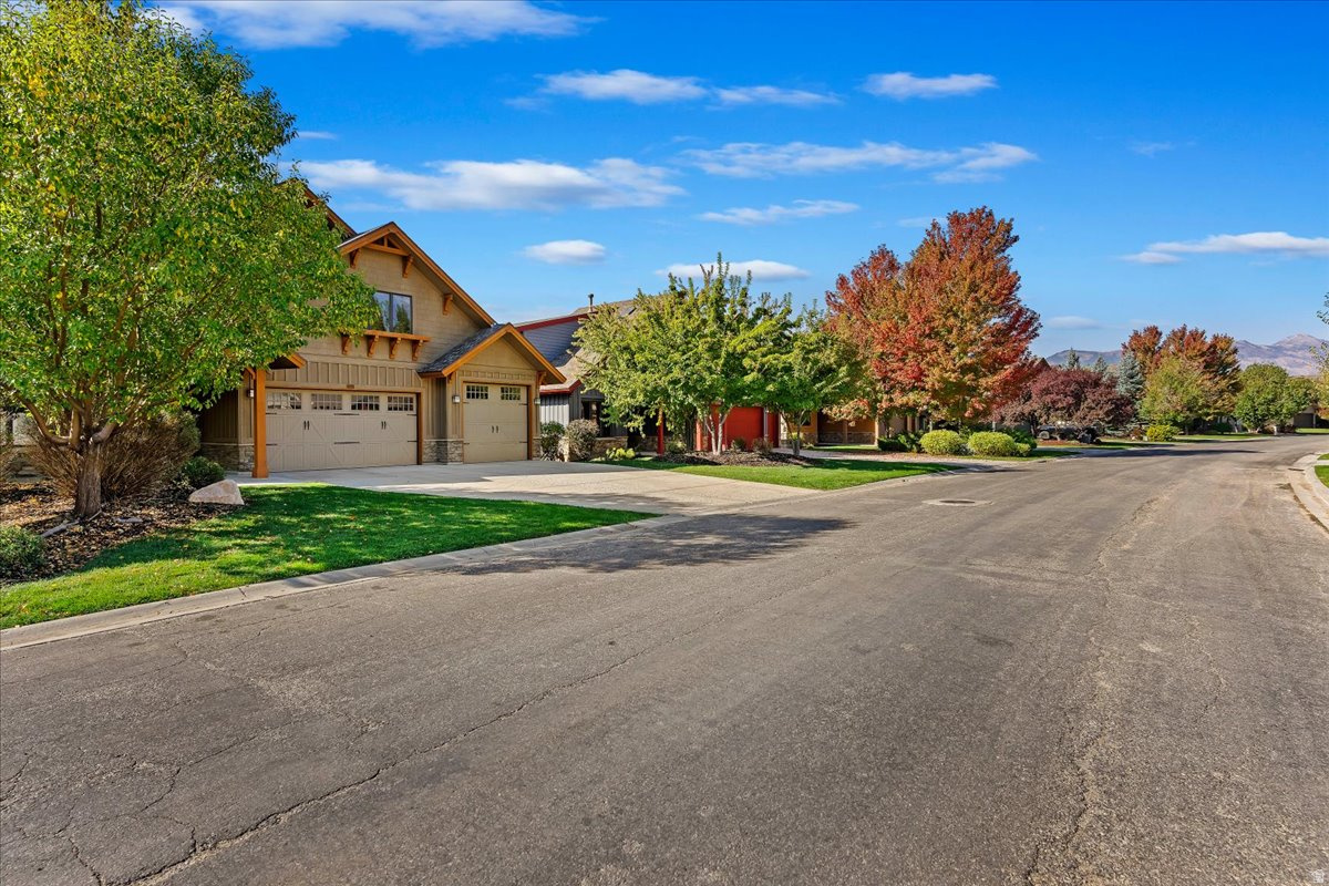 5972 E BIG HORN PKWY