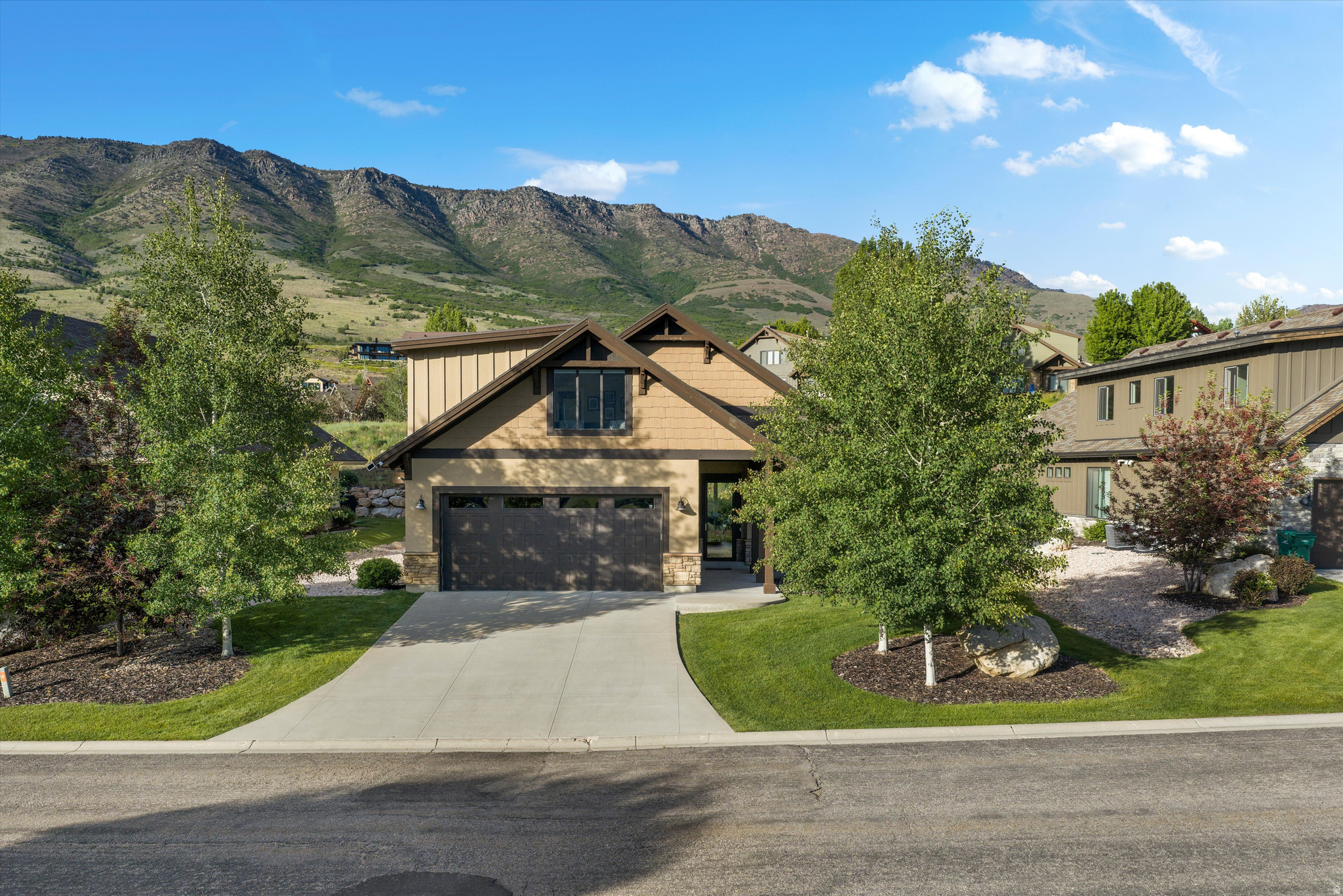 5917 E BIG HORN PKWY